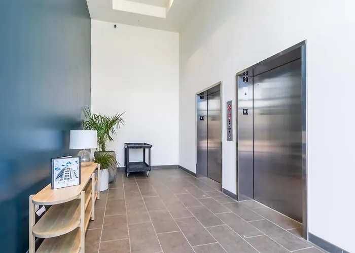 Glamorous 5 Bedroom Right Next To The Hangout! Holiday home Gulf Shores