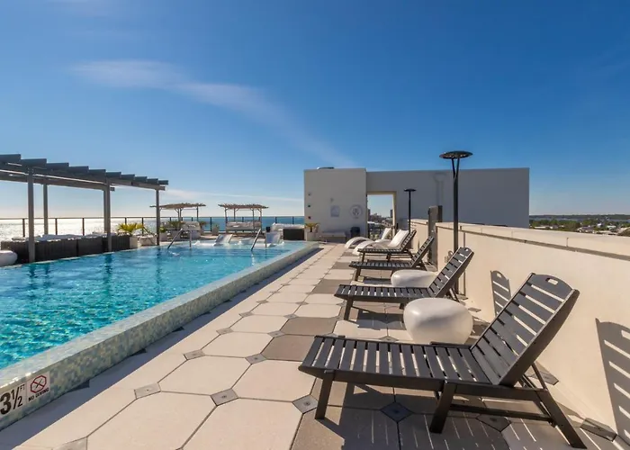 Glamorous 5 Bedroom Right Next To The Hangout! Gulf Shores