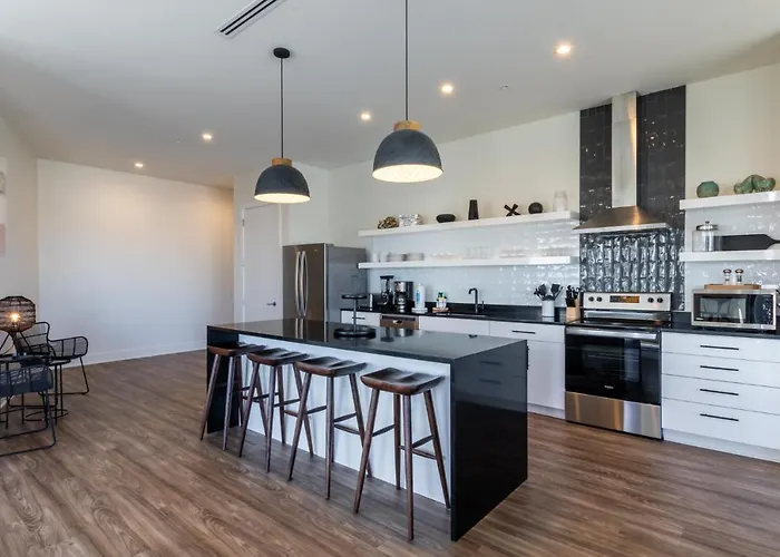 Glamorous 5 Bedroom Right Next To The Hangout! * Gulf Shores
