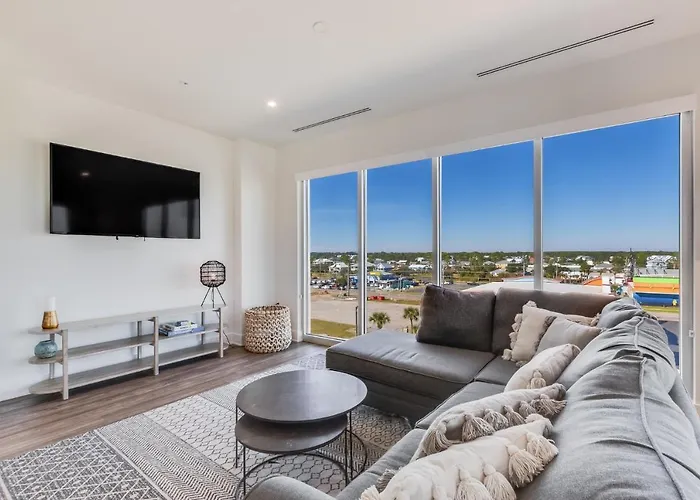 Glamorous 5 Bedroom Right Next To The Hangout!