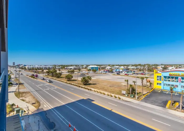 Glamorous 5 Bedroom Right Next To The Hangout! Gulf Shores