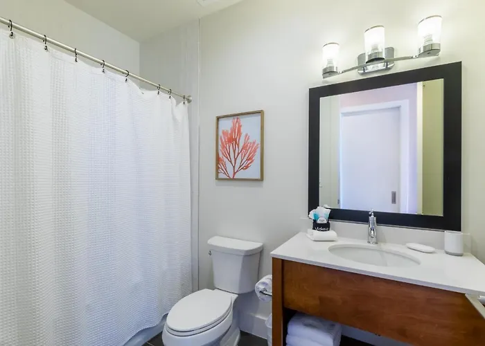 Holiday home Glamorous 5 Bedroom Right Next To The Hangout! Gulf Shores