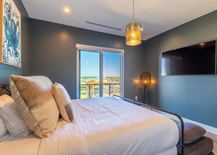 Holiday home Glamorous 5 Bedroom Right Next To The Hangout! Gulf Shores
