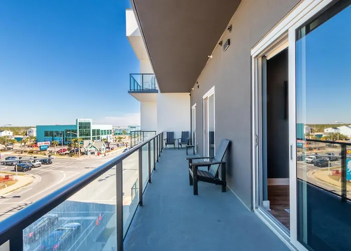 Glamorous 5 Bedroom Right Next To The Hangout!