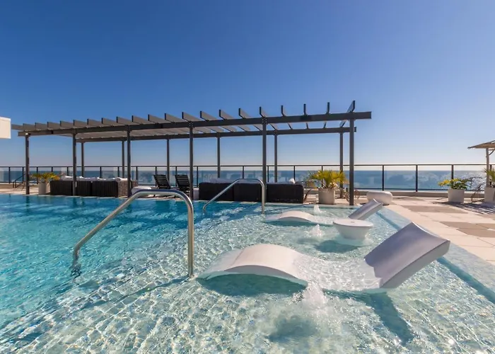 Glamorous 5 Bedroom Right Next To The Hangout! *