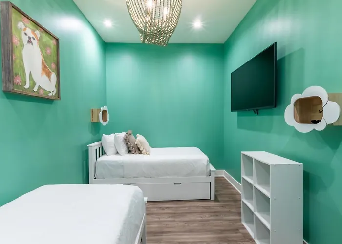 Glamorous 5 Bedroom Right Next To The Hangout! Holiday home Gulf Shores