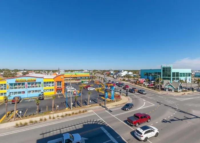 Glamorous 5 Bedroom Right Next To The Hangout! Gulf Shores
