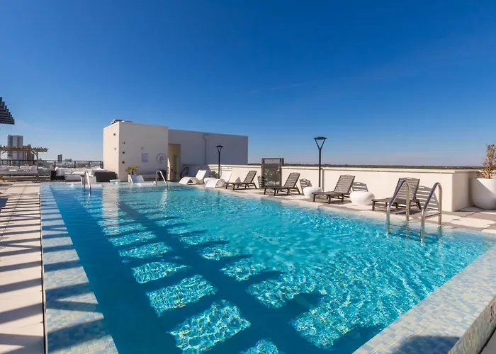 Glamorous 5 Bedroom Right Next To The Hangout! Gulf Shores