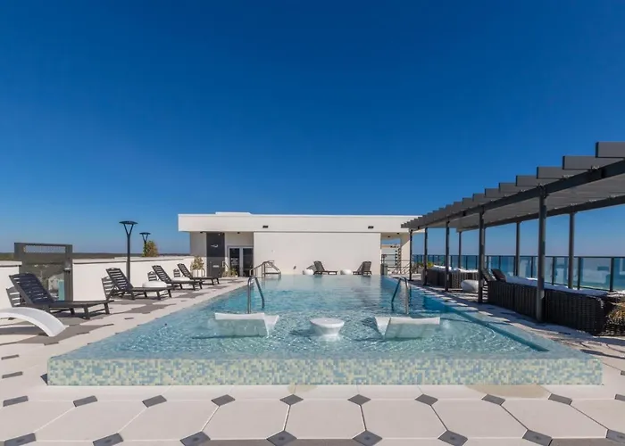 Holiday home Glamorous 5 Bedroom Right Next To The Hangout!