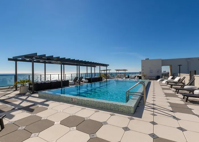 Glamorous 5 Bedroom Right Next To The Hangout! Gulf Shores
