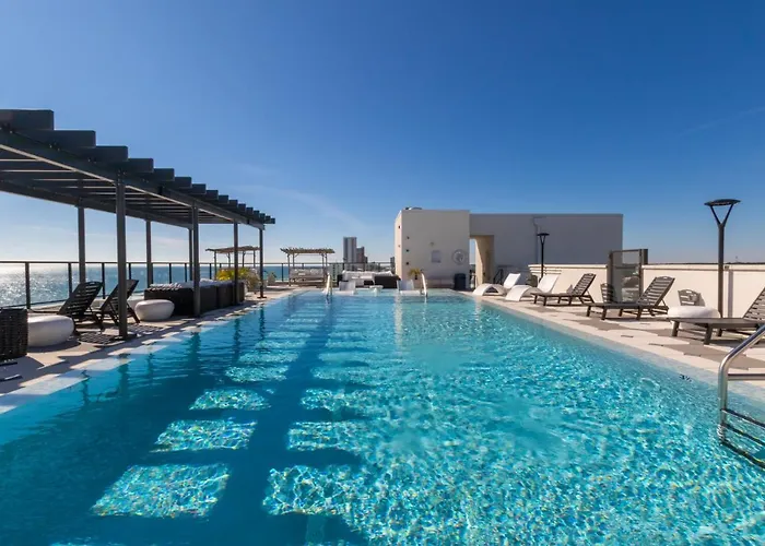 Glamorous 5 Bedroom Right Next To The Hangout! *