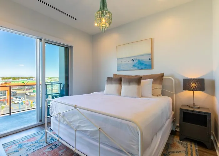 Glamorous 5 Bedroom Right Next To The Hangout! Holiday home Gulf Shores
