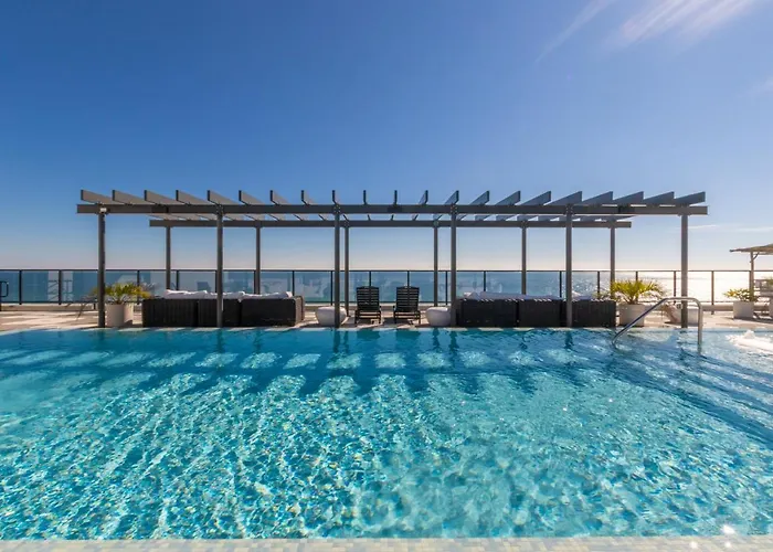 Glamorous 5 Bedroom Right Next To The Hangout! *